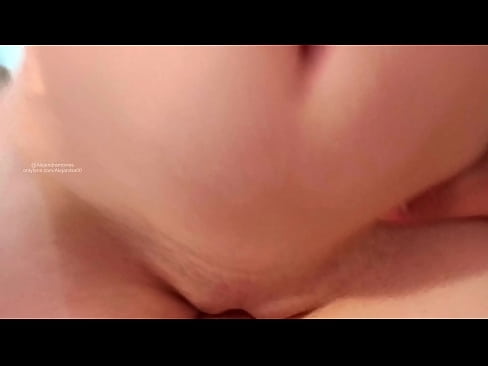 ❤️ Dormitu in a stanza di a mo surella è hè cusì ch'e aghju svegliatu ️ Bella porno à noi ️❤