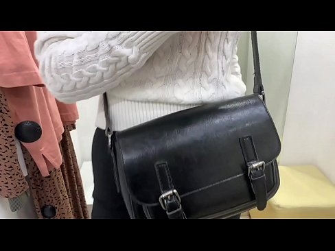 ❤️ Masturbazione publica di a ghjovana cagna FeralBerry cù un dildo in a sala di prove ️ Bella porno à noi ️❤