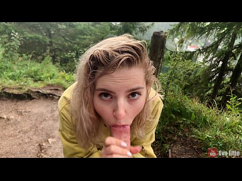❤️ Ragazza ingoia cum dopu un pompino publicu - Eva Elfi ️ Bella porno à noi ️❤
